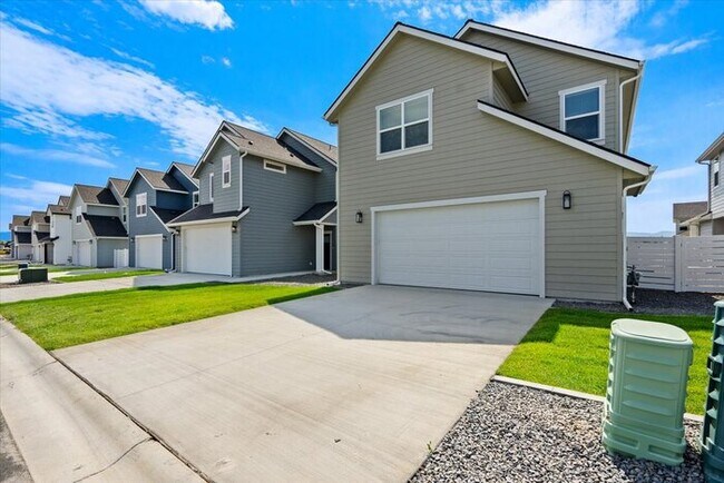 Building Photo - Cardinal