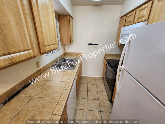 Building Photo - 1810 E Blacklidge Dr
