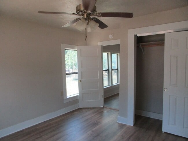 Building Photo - Charming Remodeled 2/1 Home