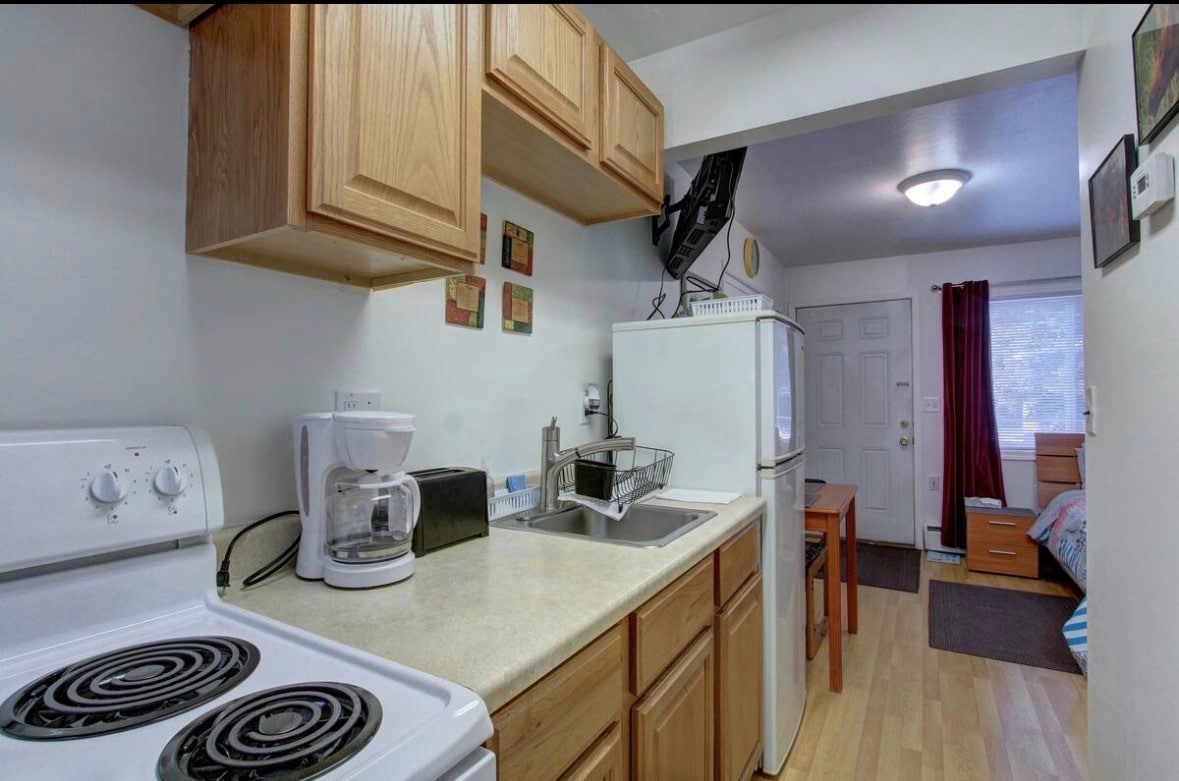 Building Photo - 914 W 23rd Ave