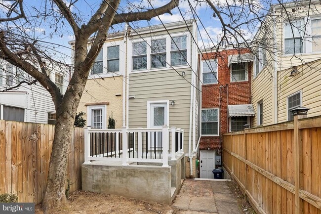 Building Photo - 118 N Peyton St