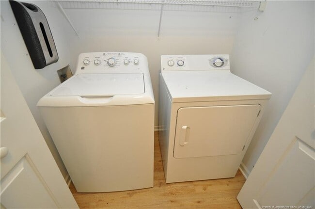 Building Photo - 1004 Oak Lake Ct