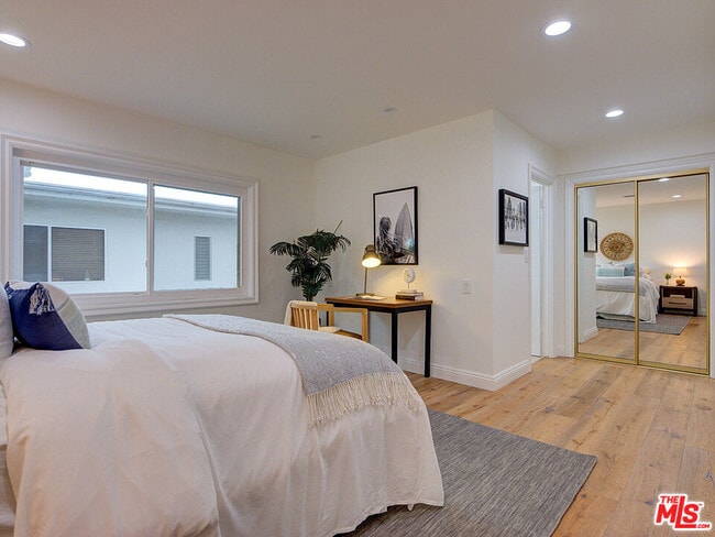 Building Photo - 4746 La Villa Marina