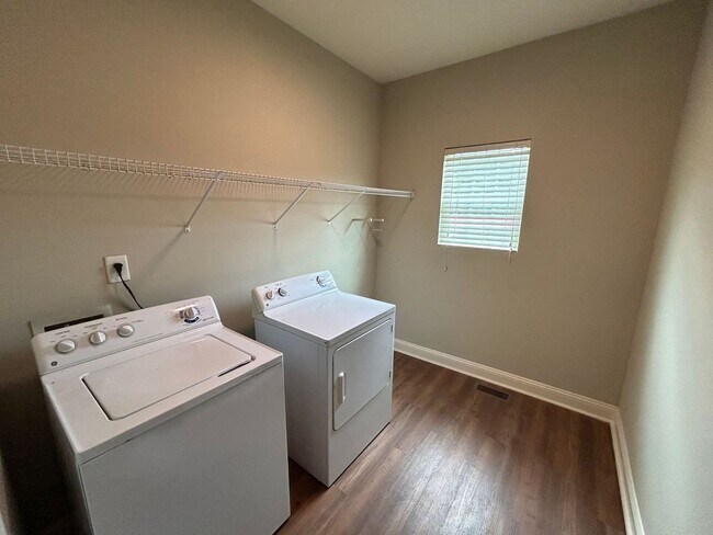 Building Photo - PRE-LEASING FOR AUGUST 2026!