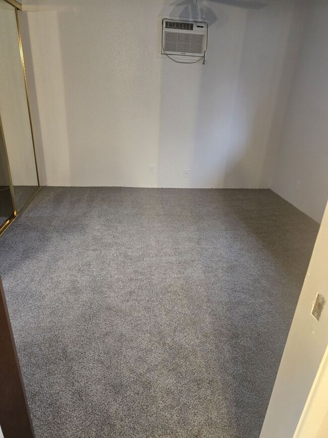 Building Photo - 3 bed 1 bath  Home for Rent in Grants Pass