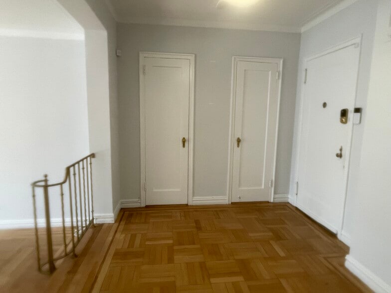 Building Photo - 210 Martine Ave