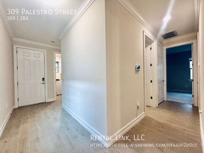 Building Photo - 309 Palestro St