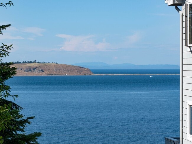 Building Photo - Stunning Home for Lease in Diamond Point