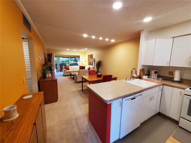 Building Photo - 1403 Arrowhead Cir W