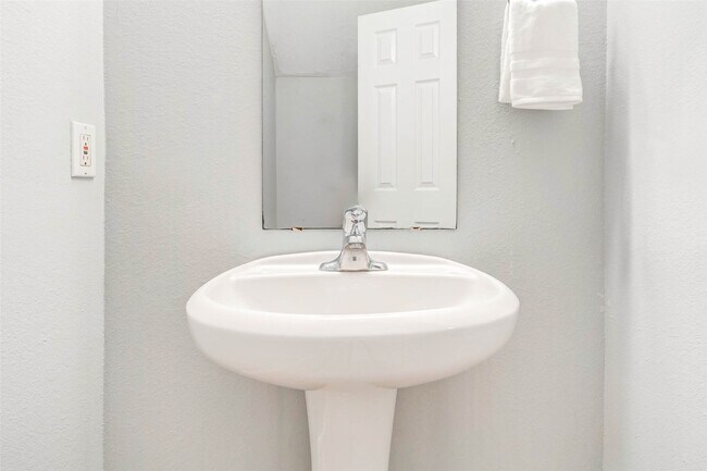 Building Photo - 5227 Brinkman Ct