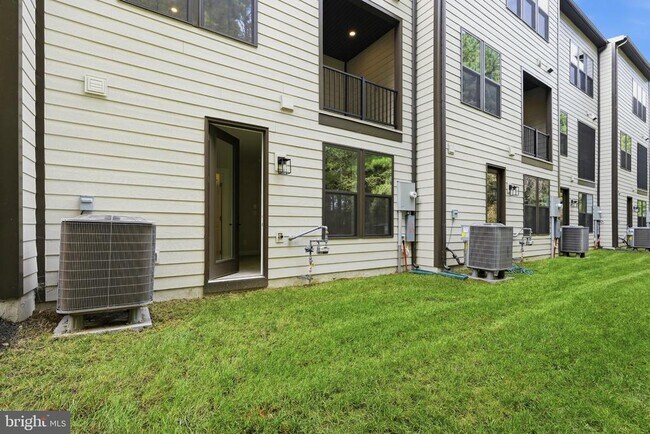 Building Photo - 11152 Lanier Farm Lp