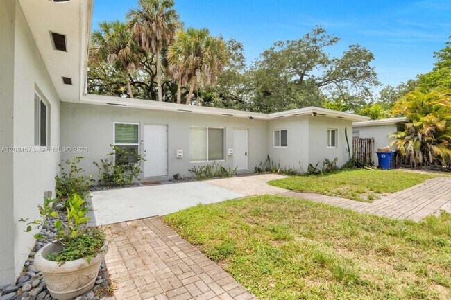 Building Photo - 1548 SW 23rd Ct