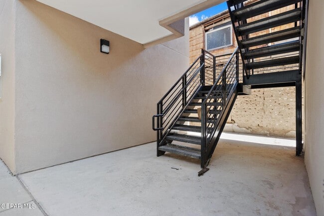 Building Photo - 916 St Vrain St