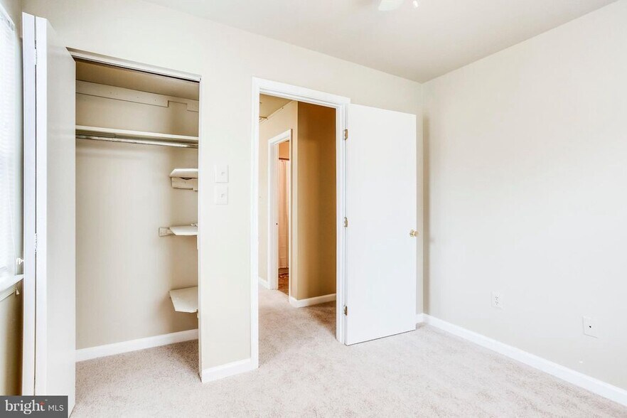 Building Photo - 939 Barton Oaks Pl