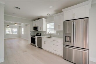 Building Photo - 320 NW 6th Ave