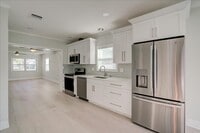 Building Photo - 320 NW 6th Ave