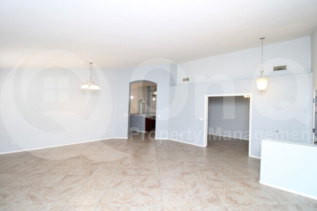 Building Photo - 511 E Pinto Dr