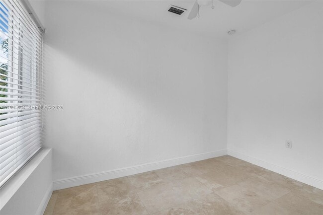 Building Photo - 2 Farrey Ln