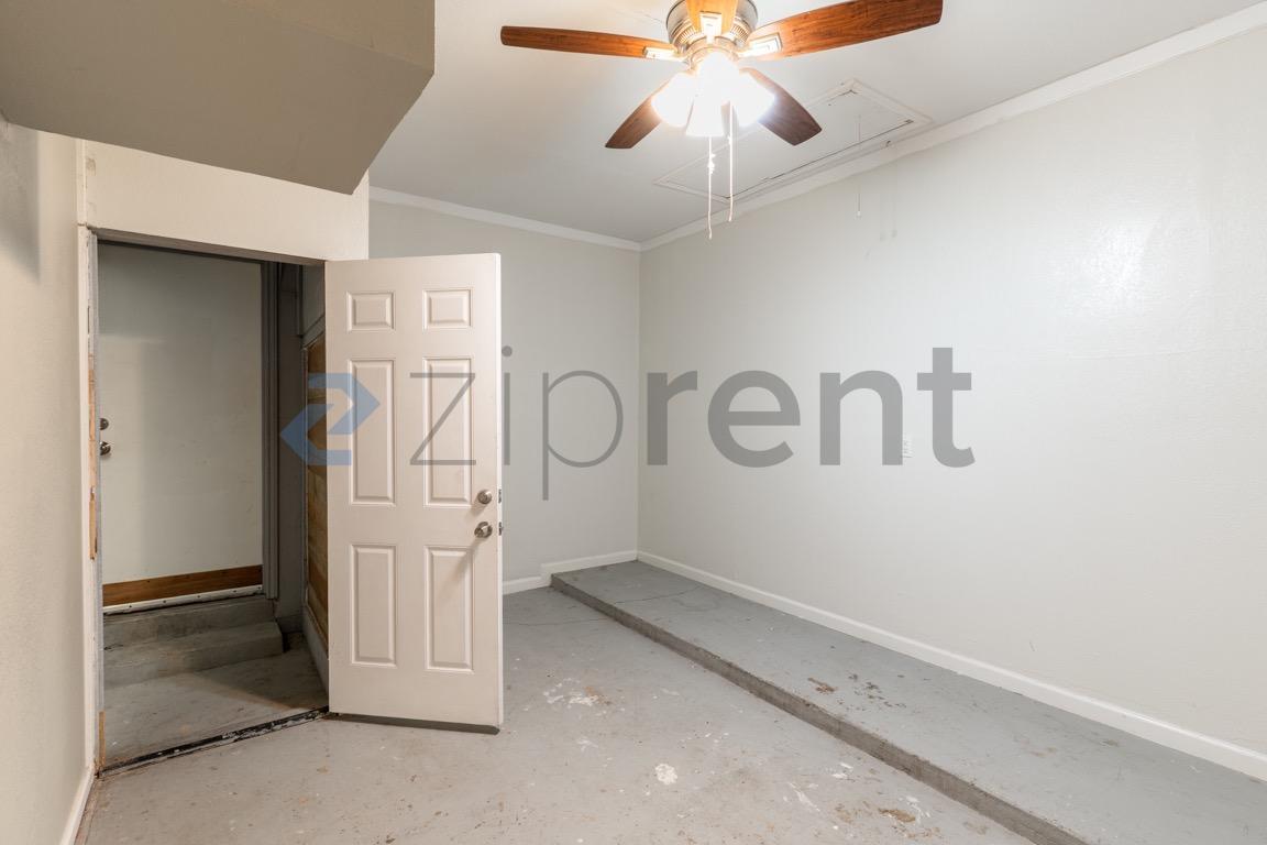 Building Photo - Unit