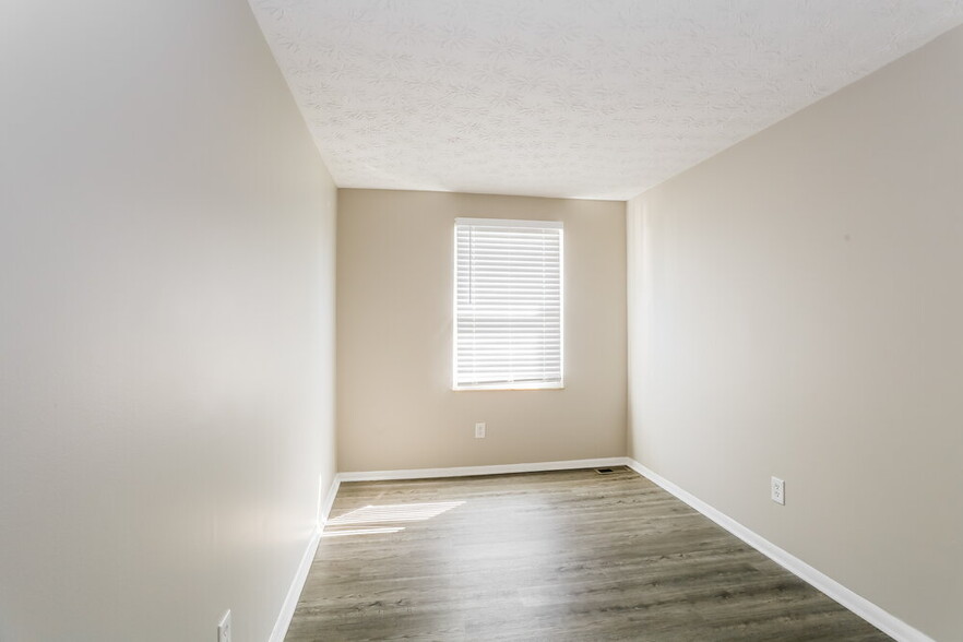 Building Photo - 2616 Saugus Cir