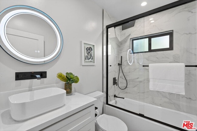 Building Photo - 2931 S Bronson Ave