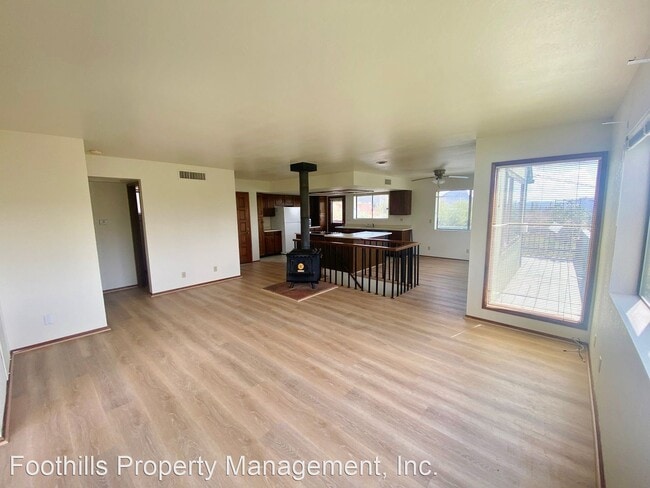 Building Photo - 2 br, 2 bath House - 545 Norbie Road
