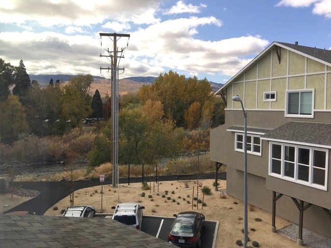 Building Photo - NW Reno Luxury End Unit Townhouse - On the...