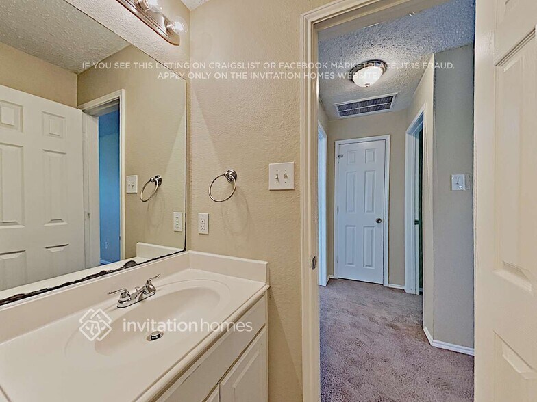 Building Photo - 2834 Clear Creek Dr