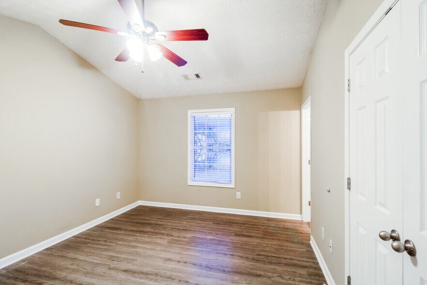 Building Photo - 40 Weldon Pl