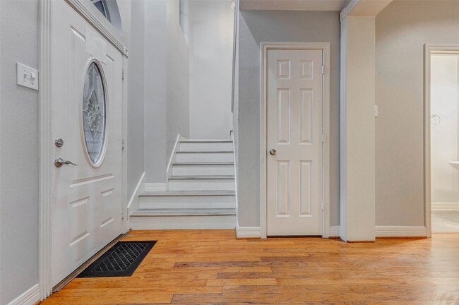 Building Photo - 1723 Park Ridge Dr