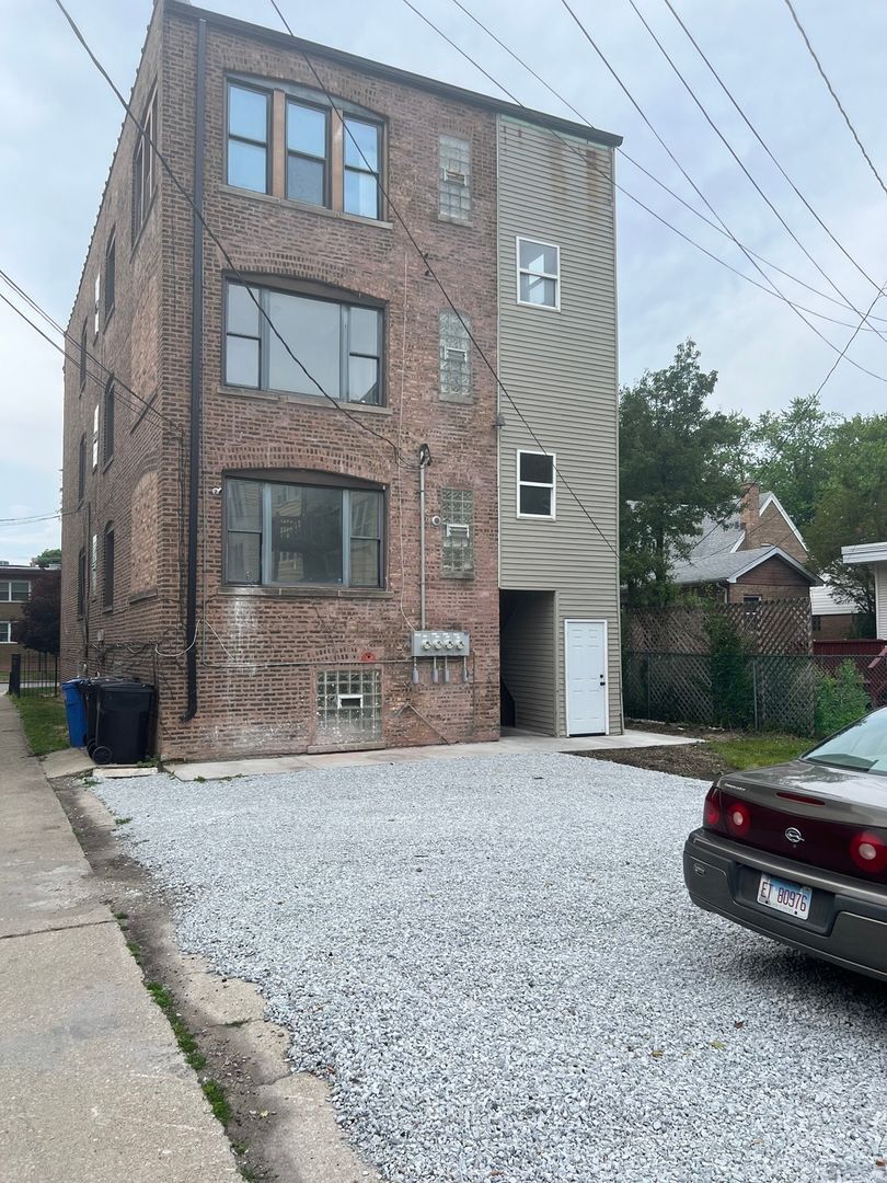 Building Photo - 8445 S Ingleside Ave