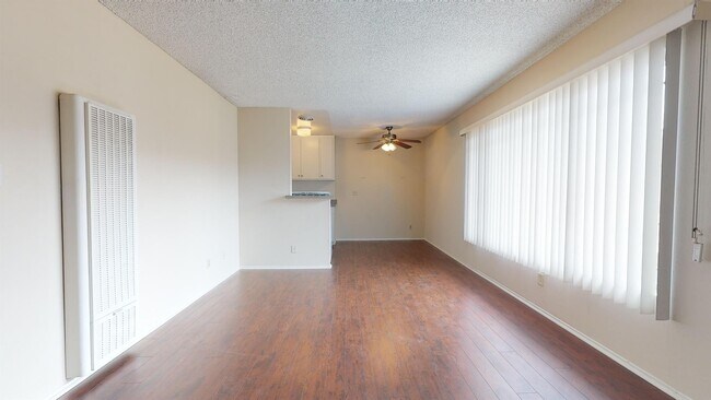 Building Photo - 450 S Venice Blvd