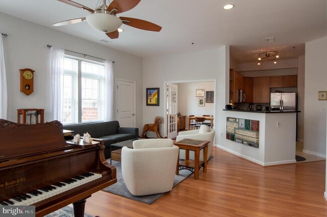 Building Photo - 309 Holland Ln