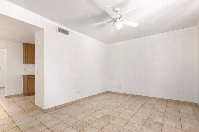 Building Photo - 500 N Roosevelt Ave