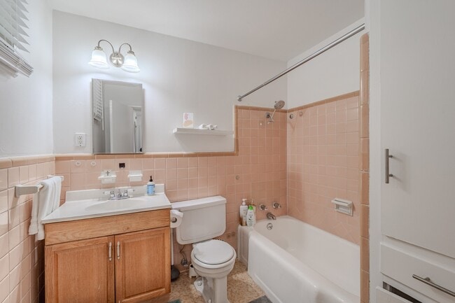 Building Photo - Cozy Forest Hills Retreat in East Dallas