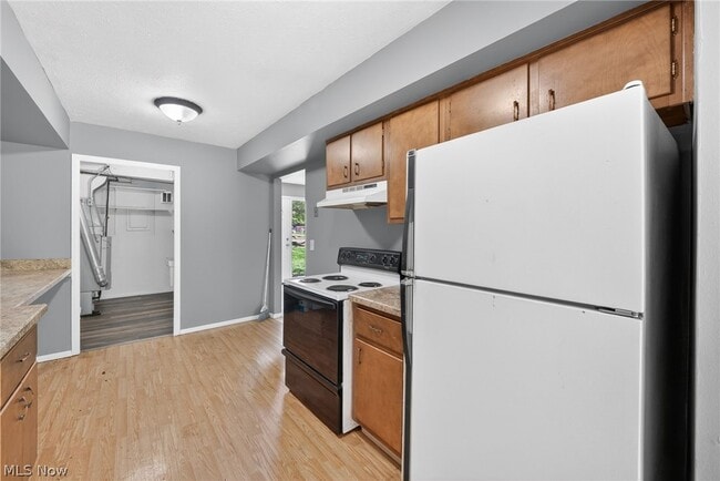 Building Photo - 9582 Fernwood Dr