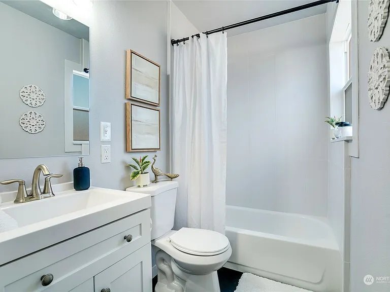 Building Photo - 640 N Anderson St