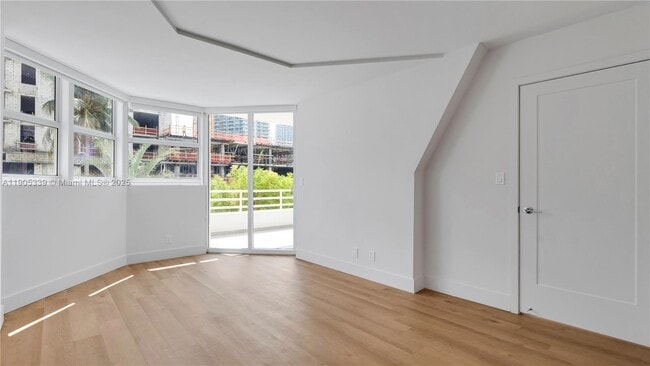 Building Photo - 555 NE 34th St