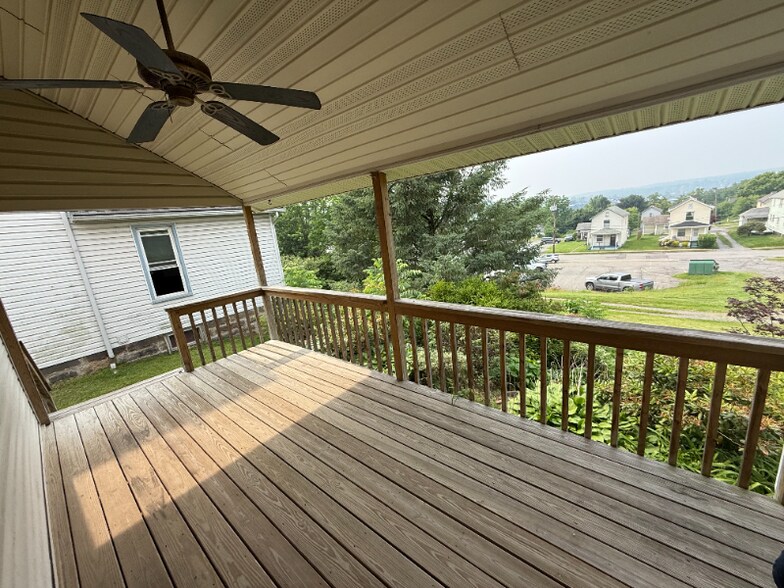 Building Photo - 102 W Chartes St