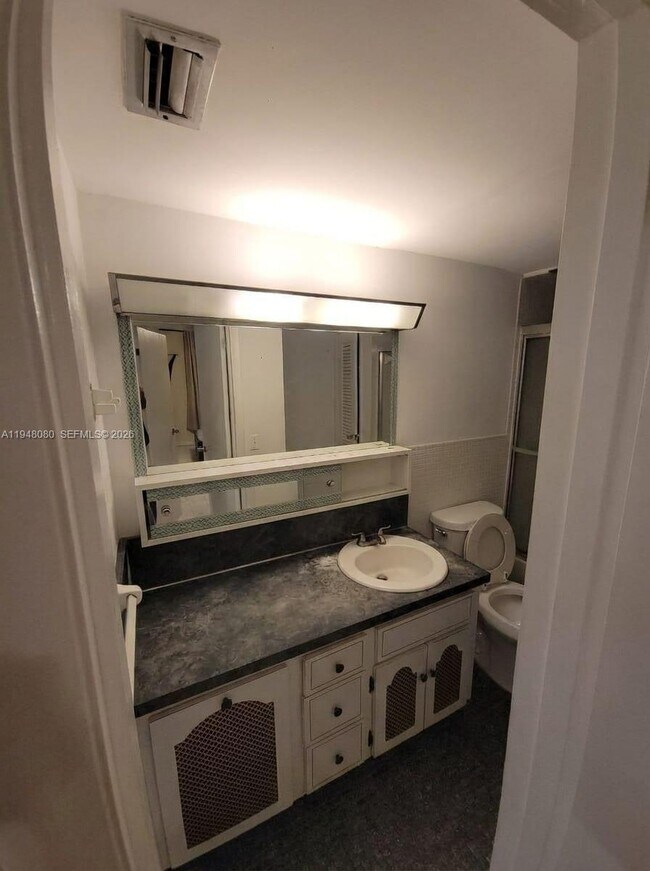 Building Photo - 1591 NE Miami Gardens Dr