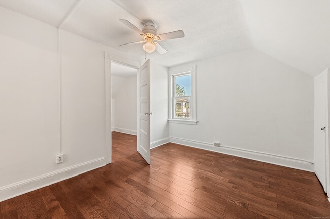 Building Photo - 318 Suburban Ave