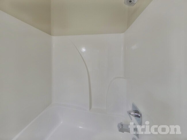 Building Photo - 508 Pleasant St