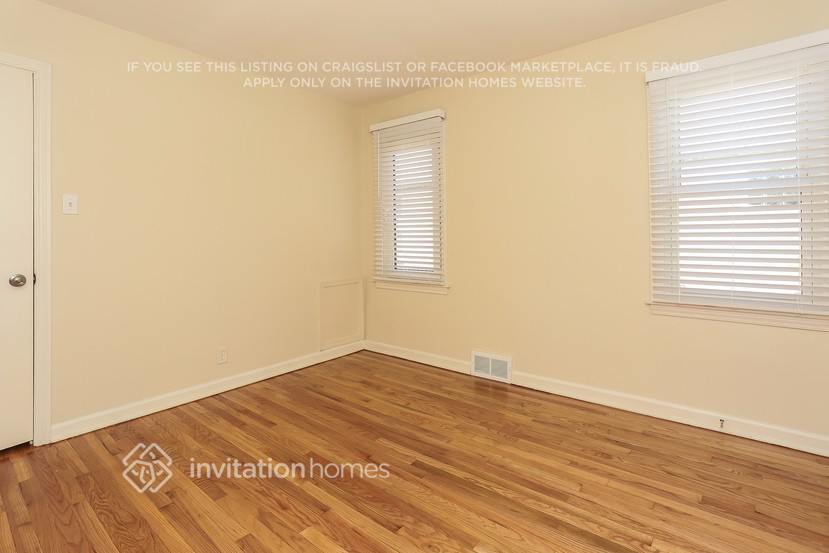 Building Photo - 9024 S Albany Ave