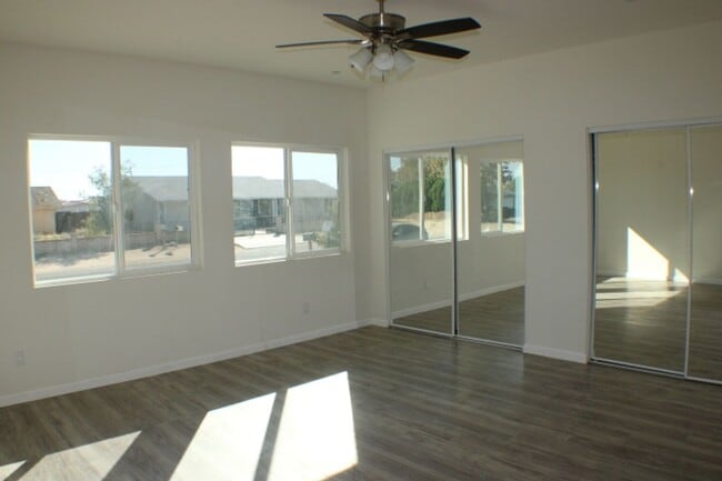 Building Photo - 7820 Bay Ave