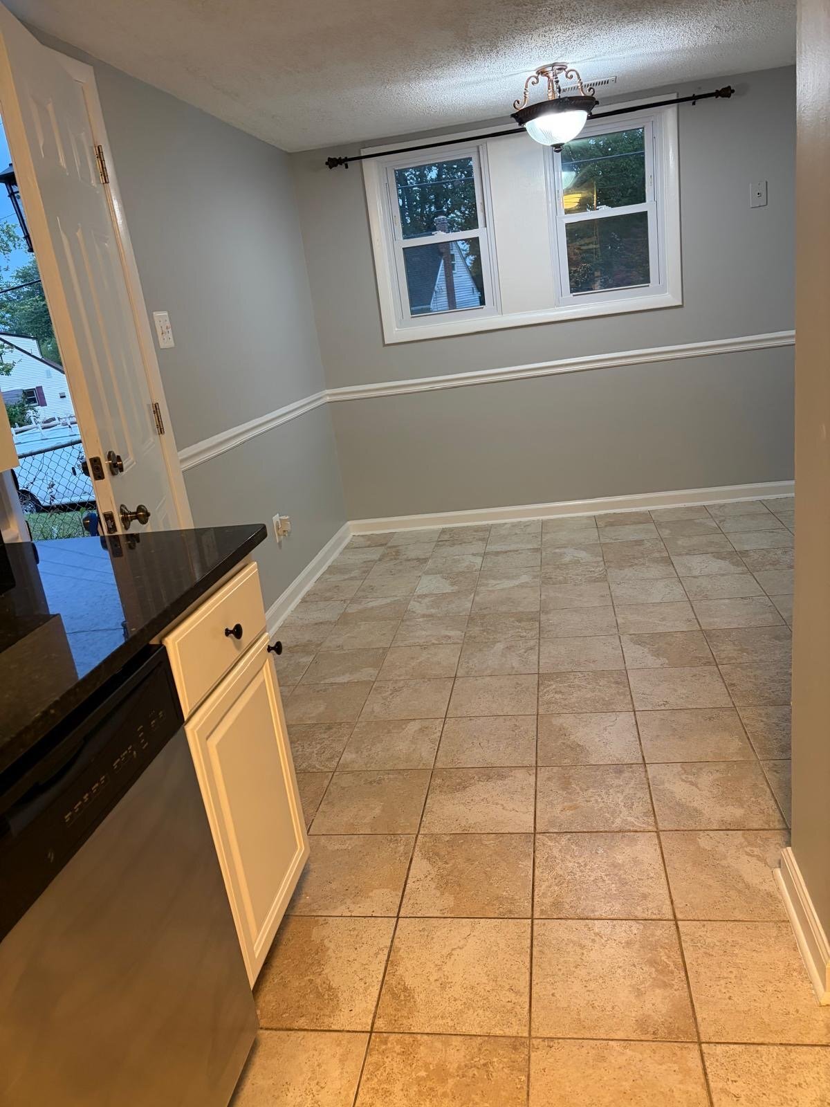 Building Photo - 13430 Pinetree Dr