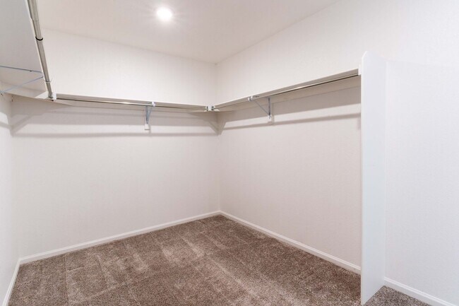 Building Photo - Available NOW! 4 Bedroom 3 Bath Beautiful Home