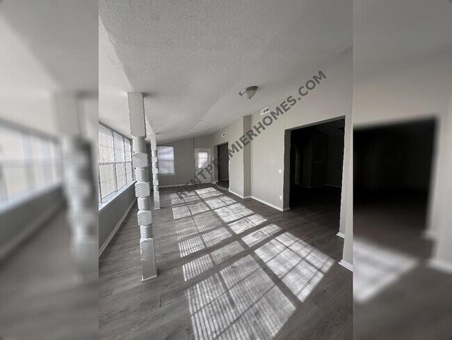 Building Photo - 2632 SW 90th Pl