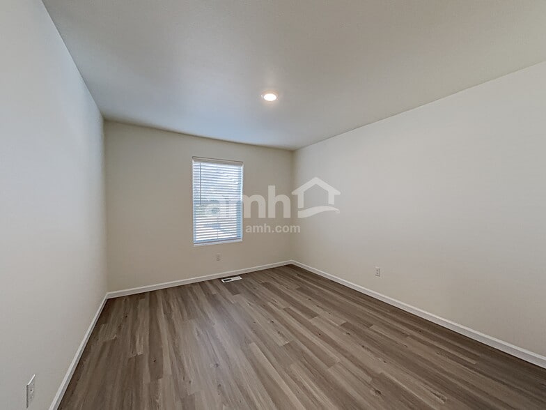 Building Photo - 1209 W 17th Ave