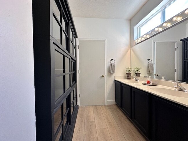 Building Photo - Active Senior Community for 55 and older! Located in beautiful Sun City, Roseville.