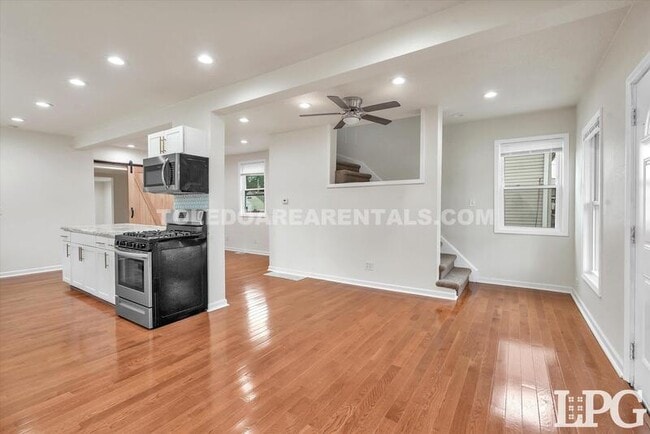 Building Photo - 1733 Stahlwood Ave
